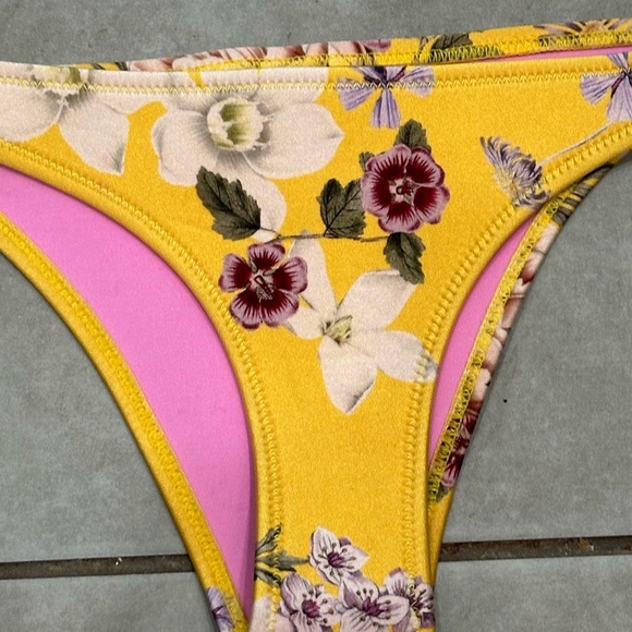Triangl Delilah- Fiore Giallo. Yellow floral bikini bottom M - Picture 3 of 5